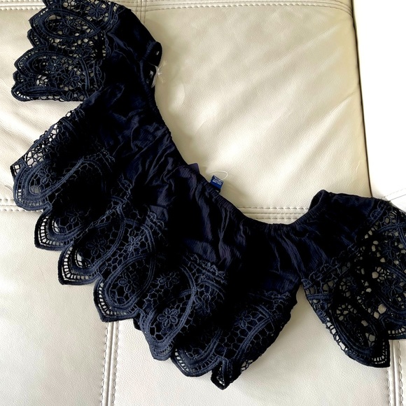 Crop top with mini sleeves - Picture 2 of 4